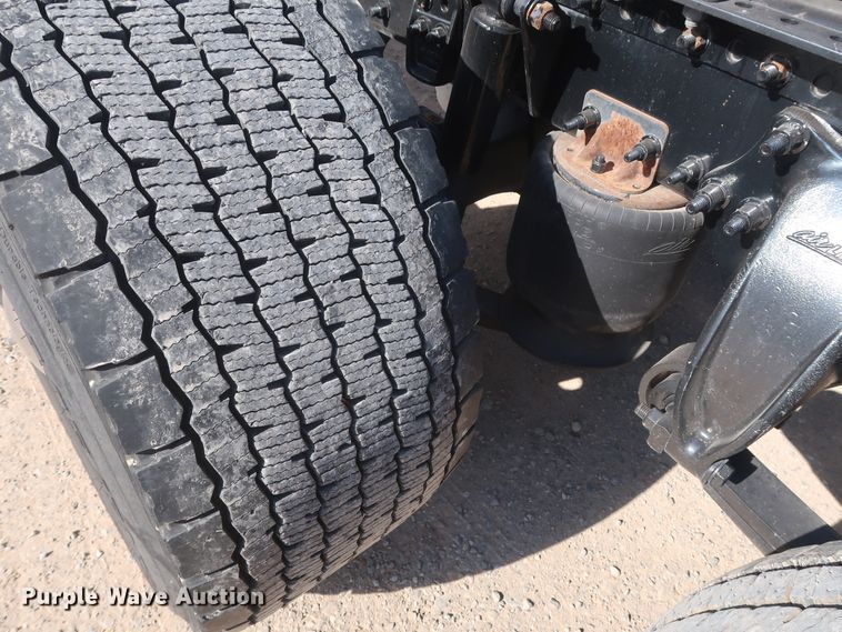 image for item HA9106 2016 Freightliner Cascadia 125  semi truck