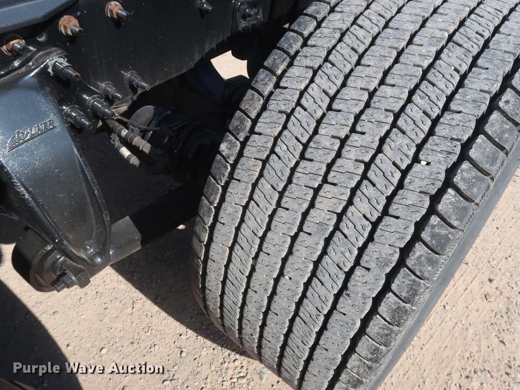 image for item HA9106 2016 Freightliner Cascadia 125  semi truck