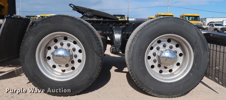 image for item HA9106 2016 Freightliner Cascadia 125  semi truck