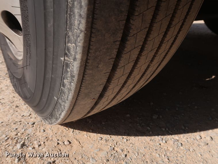 image for item HA9106 2016 Freightliner Cascadia 125  semi truck