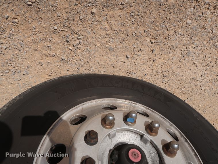 image for item HA9106 2016 Freightliner Cascadia 125  semi truck