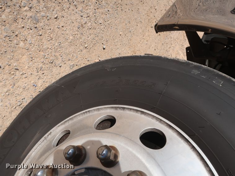 image for item HA9106 2016 Freightliner Cascadia 125  semi truck