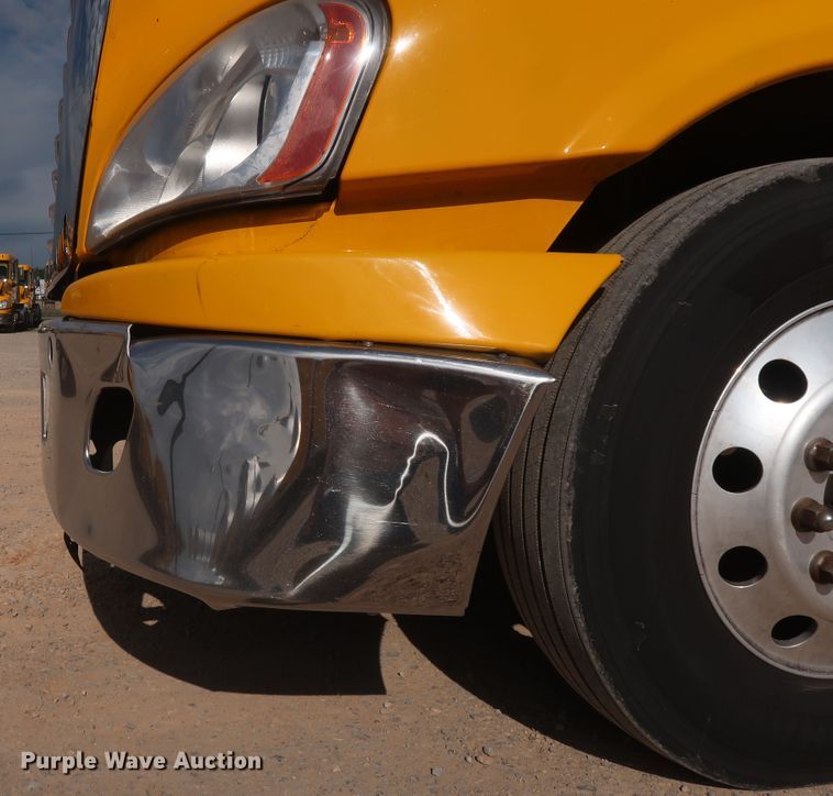 image for item HA9106 2016 Freightliner Cascadia 125  semi truck