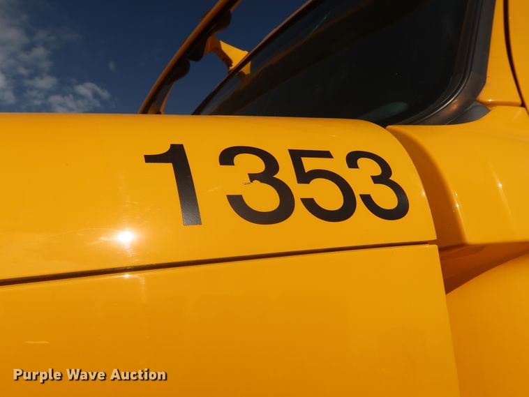 image for item HA9106 2016 Freightliner Cascadia 125  semi truck