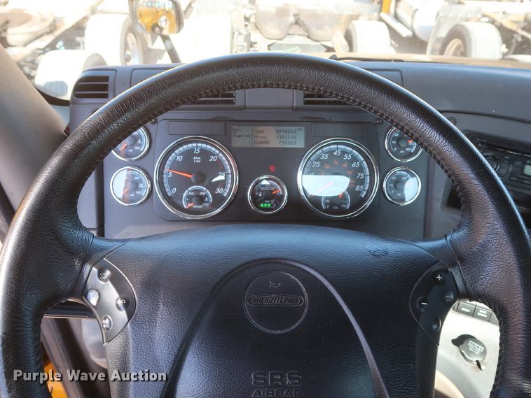 image for item HA9107 2017 Freightliner Cascadia 125  semi truck