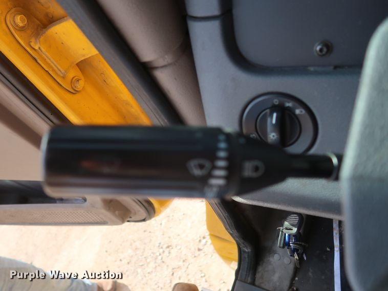 image for item HA9107 2017 Freightliner Cascadia 125  semi truck