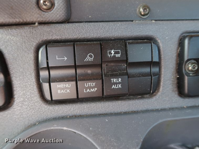 image for item HA9107 2017 Freightliner Cascadia 125  semi truck