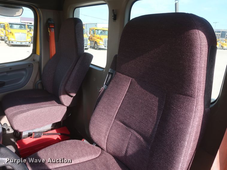 image for item HA9107 2017 Freightliner Cascadia 125  semi truck