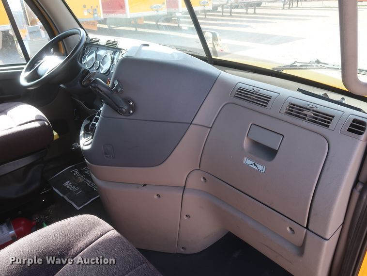 image for item HA9107 2017 Freightliner Cascadia 125  semi truck