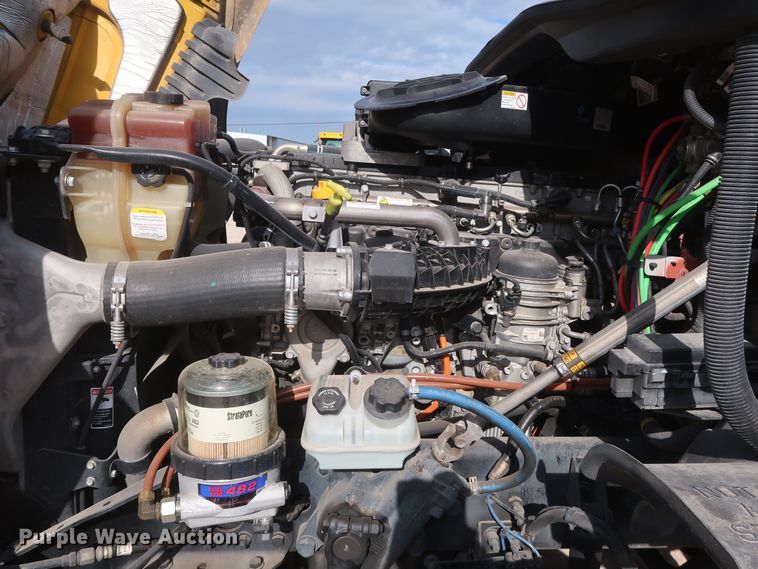 image for item HA9107 2017 Freightliner Cascadia 125  semi truck