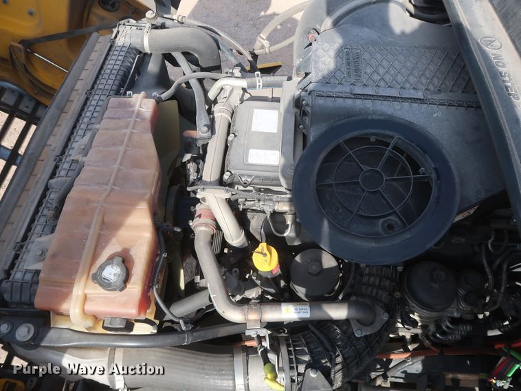 image for item HA9107 2017 Freightliner Cascadia 125  semi truck