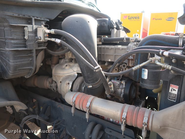 image for item HA9107 2017 Freightliner Cascadia 125  semi truck