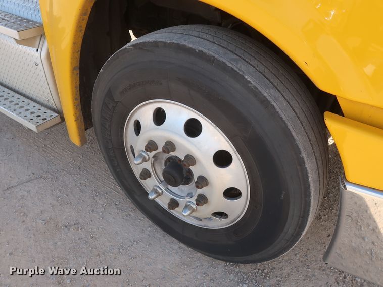 image for item HA9107 2017 Freightliner Cascadia 125  semi truck