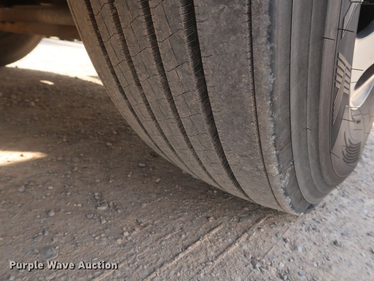 image for item HA9107 2017 Freightliner Cascadia 125  semi truck