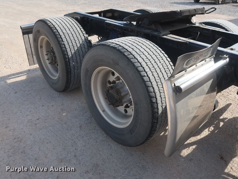 image for item HA9107 2017 Freightliner Cascadia 125  semi truck