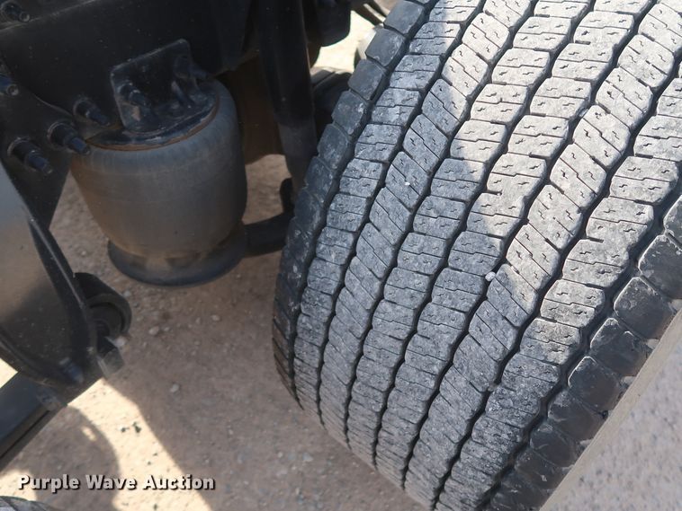 image for item HA9107 2017 Freightliner Cascadia 125  semi truck