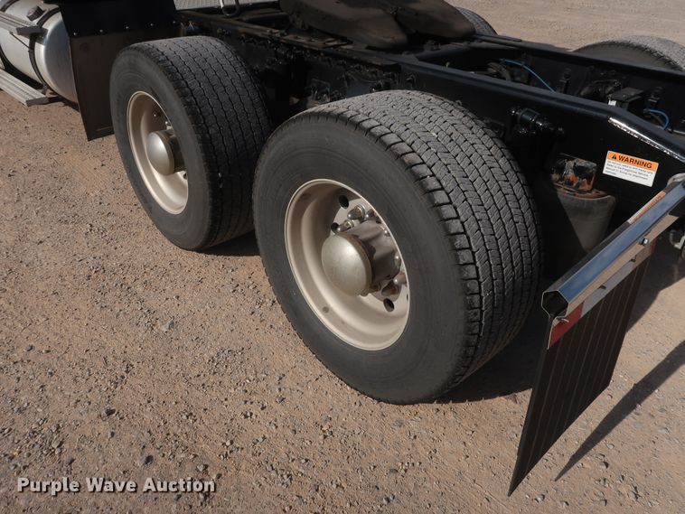 image for item HA9107 2017 Freightliner Cascadia 125  semi truck