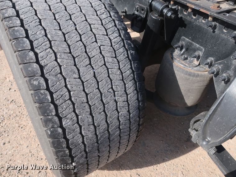 image for item HA9107 2017 Freightliner Cascadia 125  semi truck