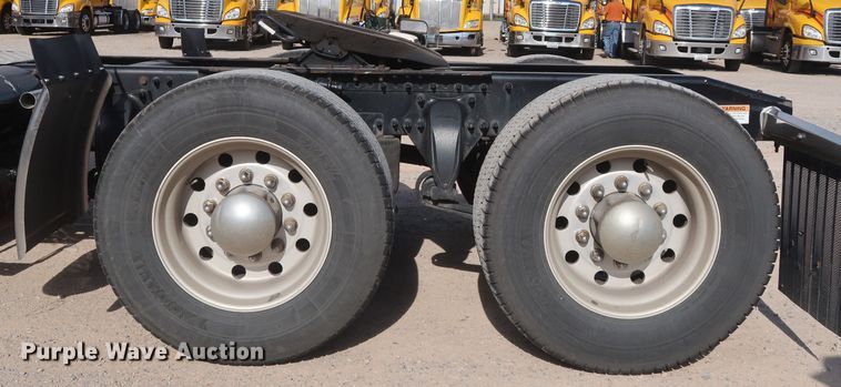 image for item HA9107 2017 Freightliner Cascadia 125  semi truck