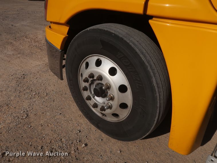 image for item HA9107 2017 Freightliner Cascadia 125  semi truck