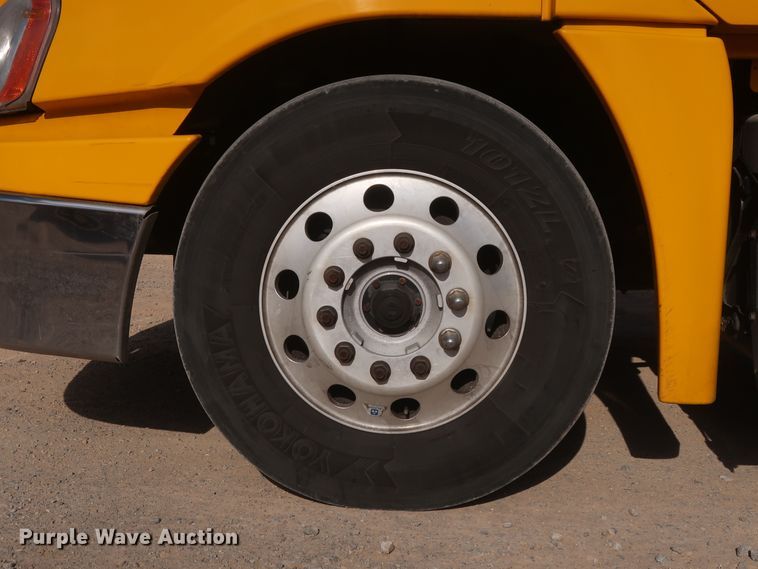 image for item HA9107 2017 Freightliner Cascadia 125  semi truck