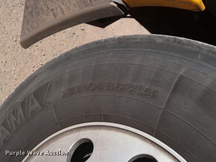 image for item HA9107 2017 Freightliner Cascadia 125  semi truck