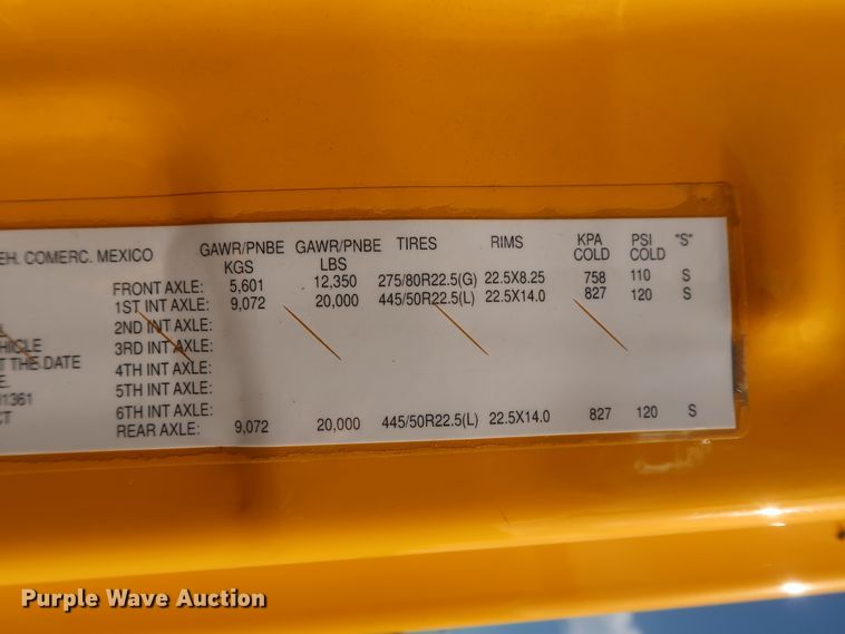 image for item HA9107 2017 Freightliner Cascadia 125  semi truck