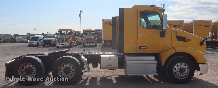 image for item HA9108 2016 Peterbilt 579  semi truck