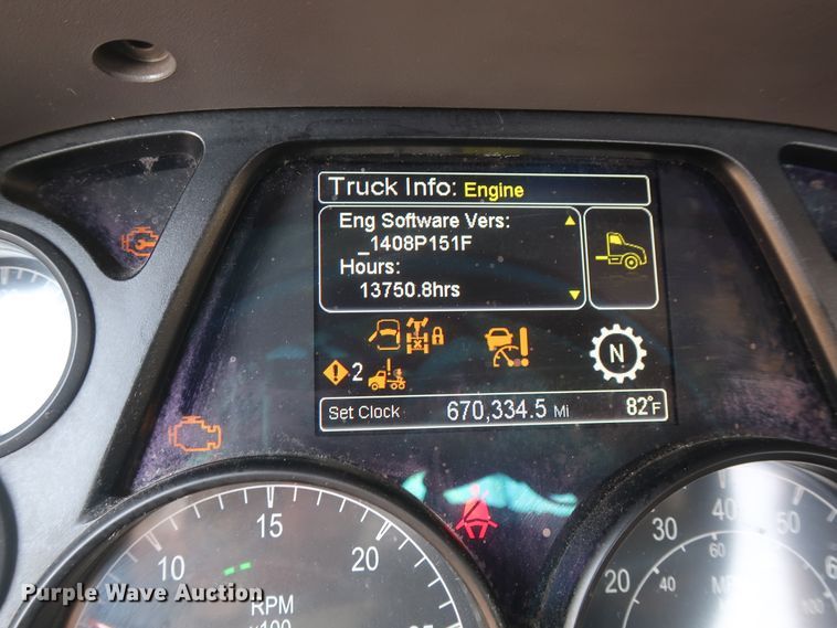 image for item HA9108 2016 Peterbilt 579  semi truck