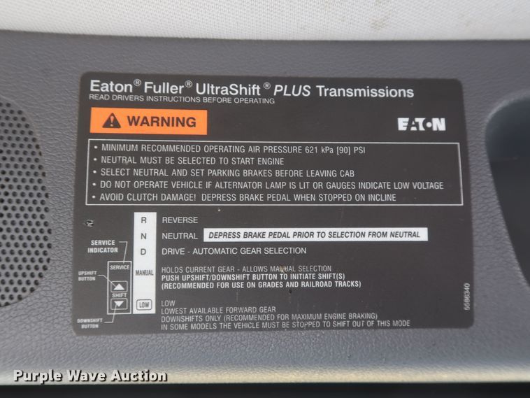 image for item HA9108 2016 Peterbilt 579  semi truck