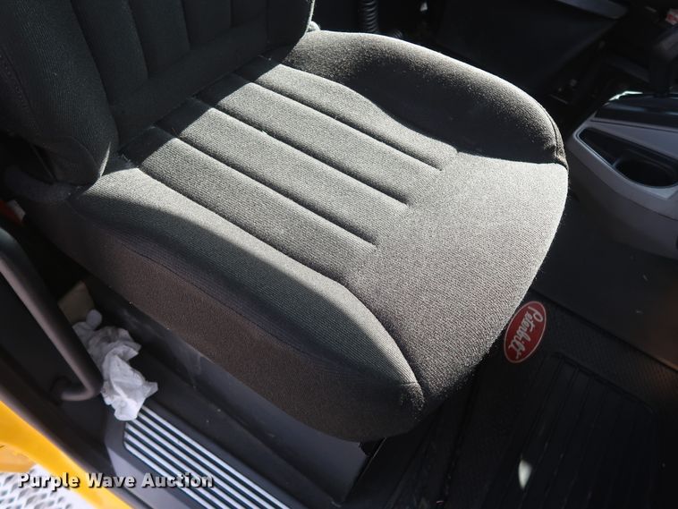 image for item HA9108 2016 Peterbilt 579  semi truck