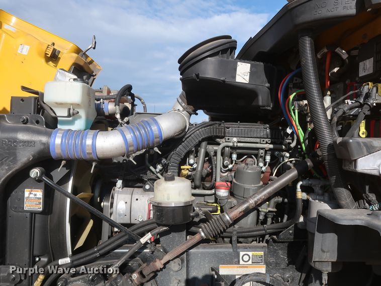 image for item HA9108 2016 Peterbilt 579  semi truck