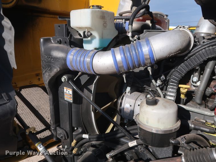 image for item HA9108 2016 Peterbilt 579  semi truck