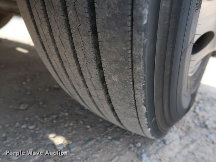 image for item HA9108 2016 Peterbilt 579  semi truck