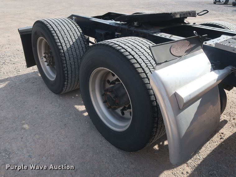 image for item HA9108 2016 Peterbilt 579  semi truck
