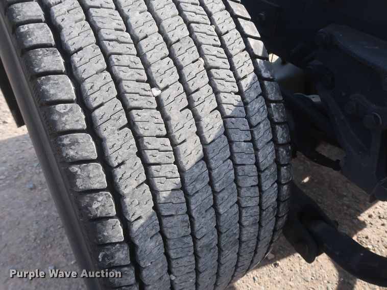 image for item HA9108 2016 Peterbilt 579  semi truck