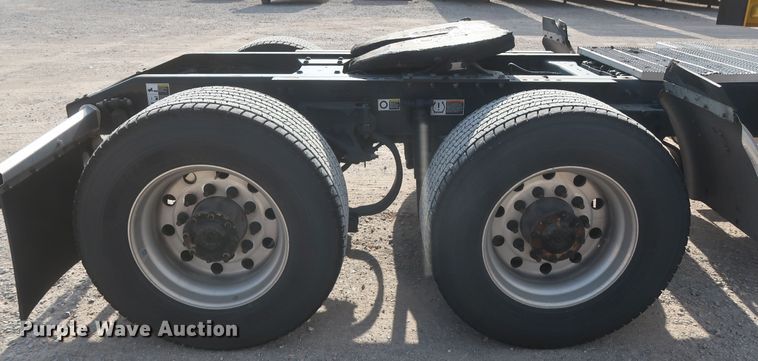 image for item HA9108 2016 Peterbilt 579  semi truck