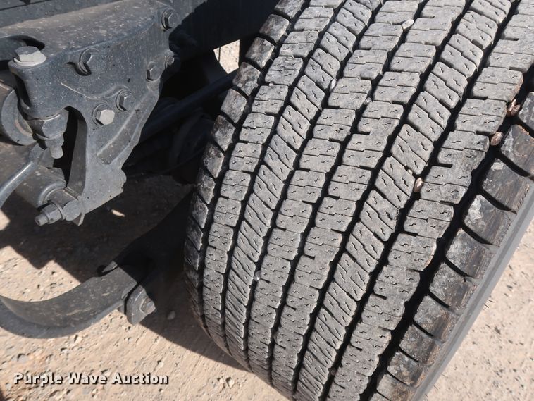 image for item HA9108 2016 Peterbilt 579  semi truck