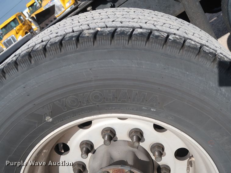 image for item HA9108 2016 Peterbilt 579  semi truck