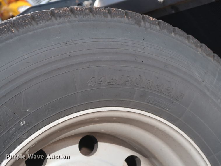 image for item HA9108 2016 Peterbilt 579  semi truck