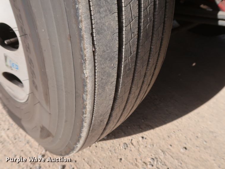 image for item HA9108 2016 Peterbilt 579  semi truck