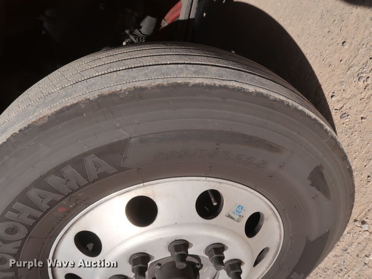 image for item HA9108 2016 Peterbilt 579  semi truck