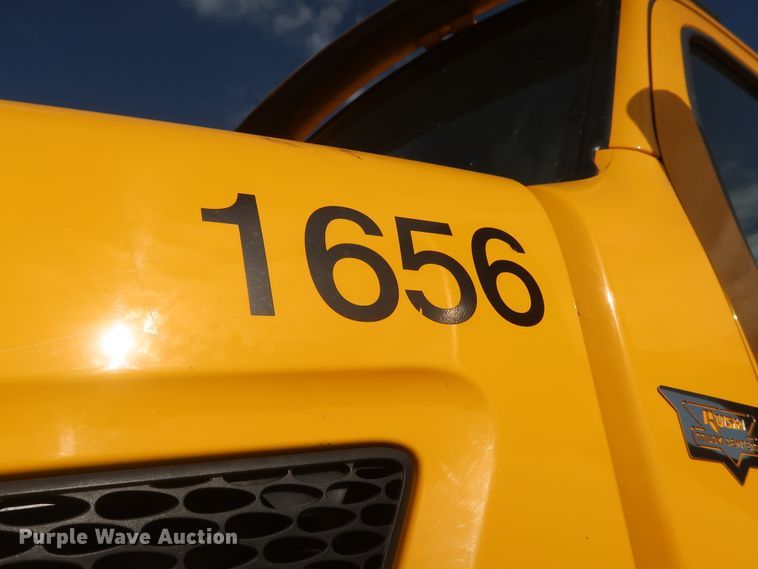 image for item HA9108 2016 Peterbilt 579  semi truck