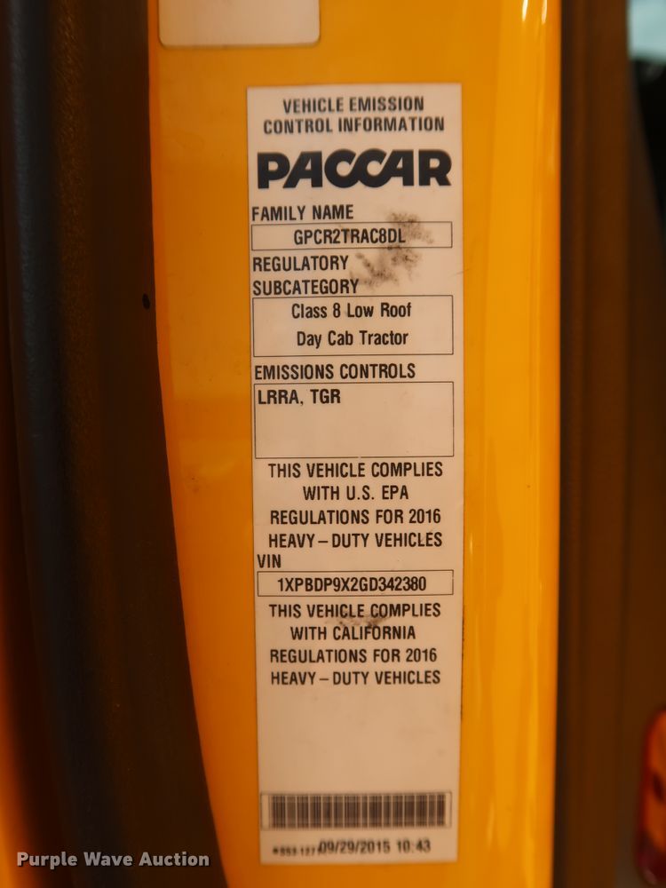 image for item HA9108 2016 Peterbilt 579  semi truck