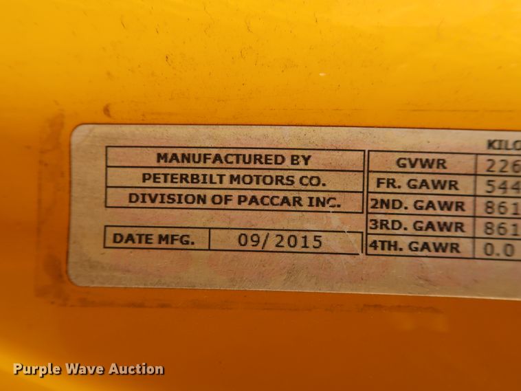 image for item HA9108 2016 Peterbilt 579  semi truck