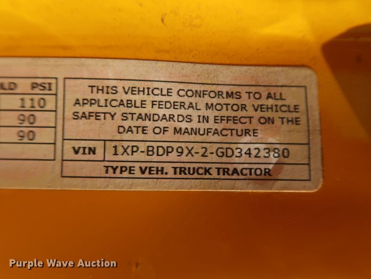 image for item HA9108 2016 Peterbilt 579  semi truck