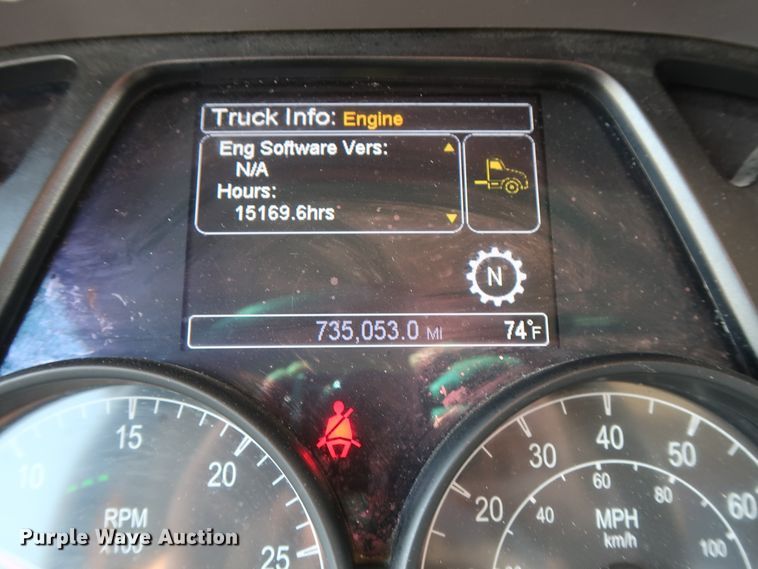 image for item HA9109 2017 Peterbilt 579  semi truck