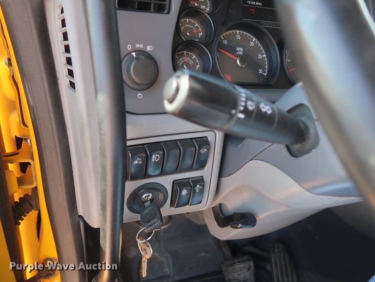 image for item HA9109 2017 Peterbilt 579  semi truck