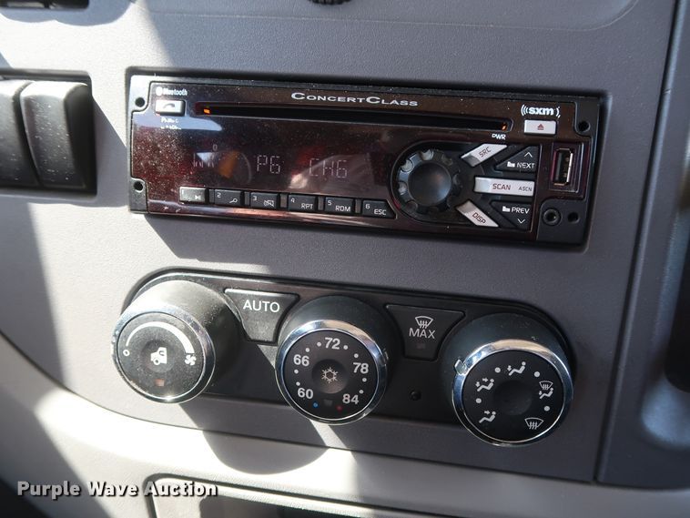 image for item HA9109 2017 Peterbilt 579  semi truck