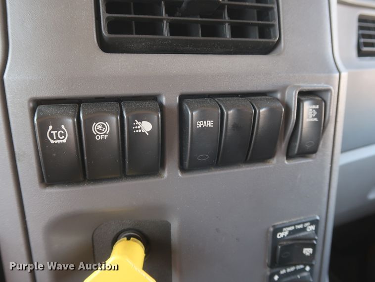 image for item HA9109 2017 Peterbilt 579  semi truck